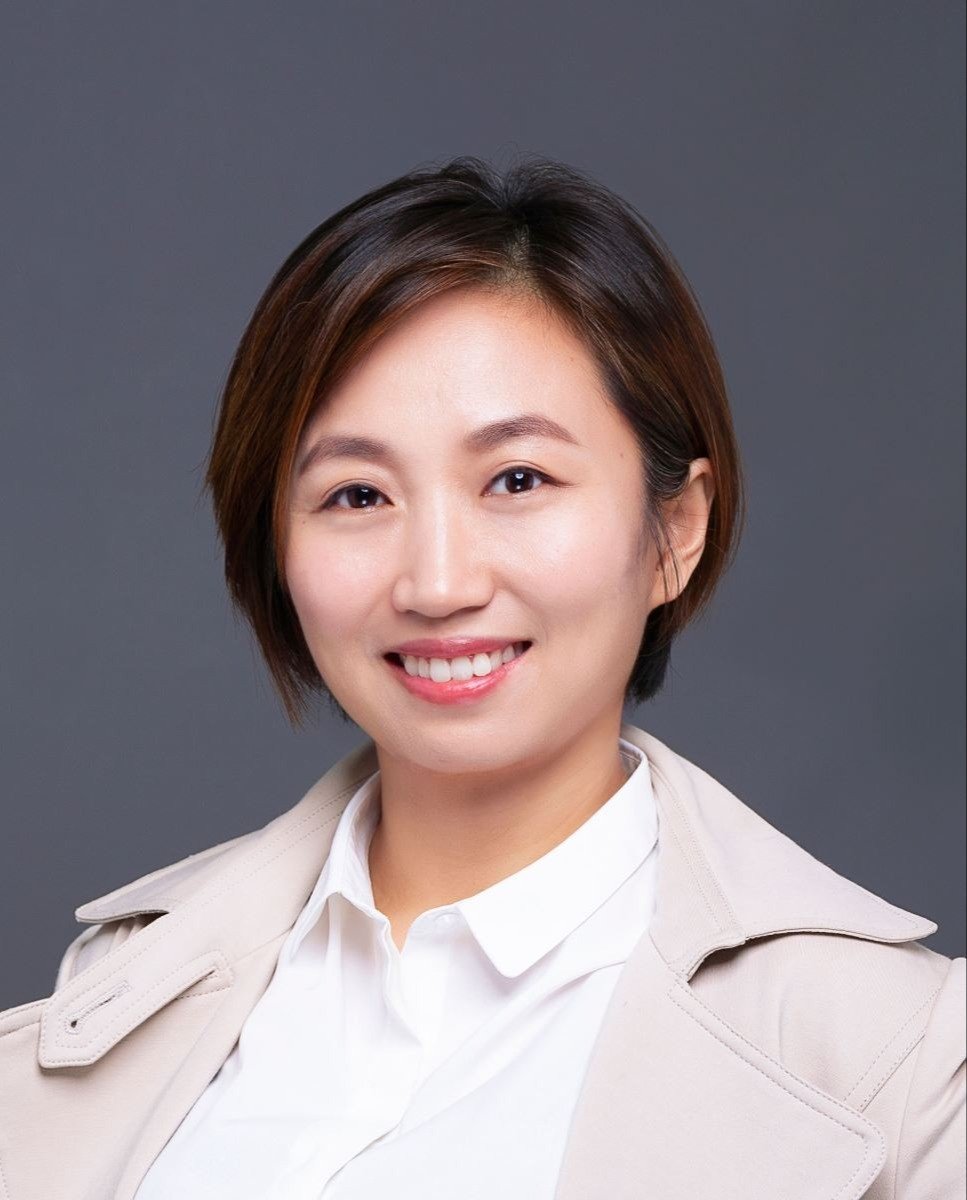 同时采用比较研究的方法